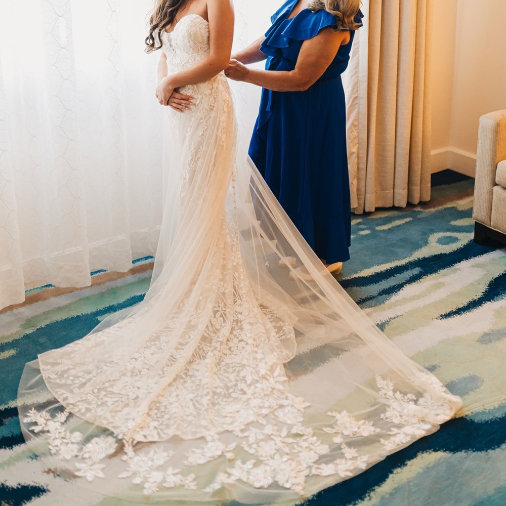 Allure Bridals Elegant Lace Wedding Dress in Cream